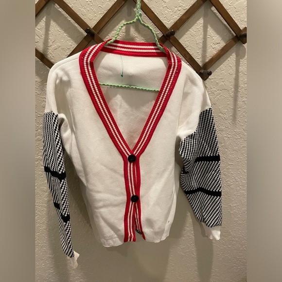 Women’s Sweater - Picture 1 of 3
